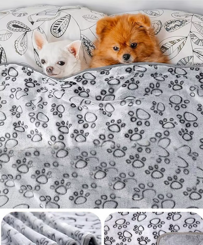 Hemtrevlig Hundfilt för Soffan – Mjuk Filt med Tassmönster