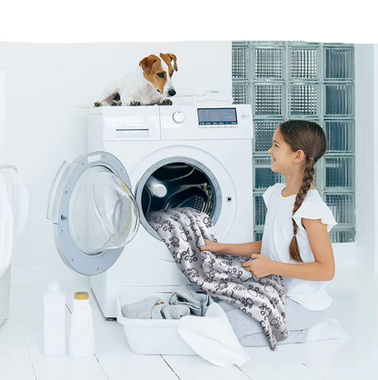 Hemtrevlig Hundfilt för Soffan – Mjuk Filt med Tassmönster